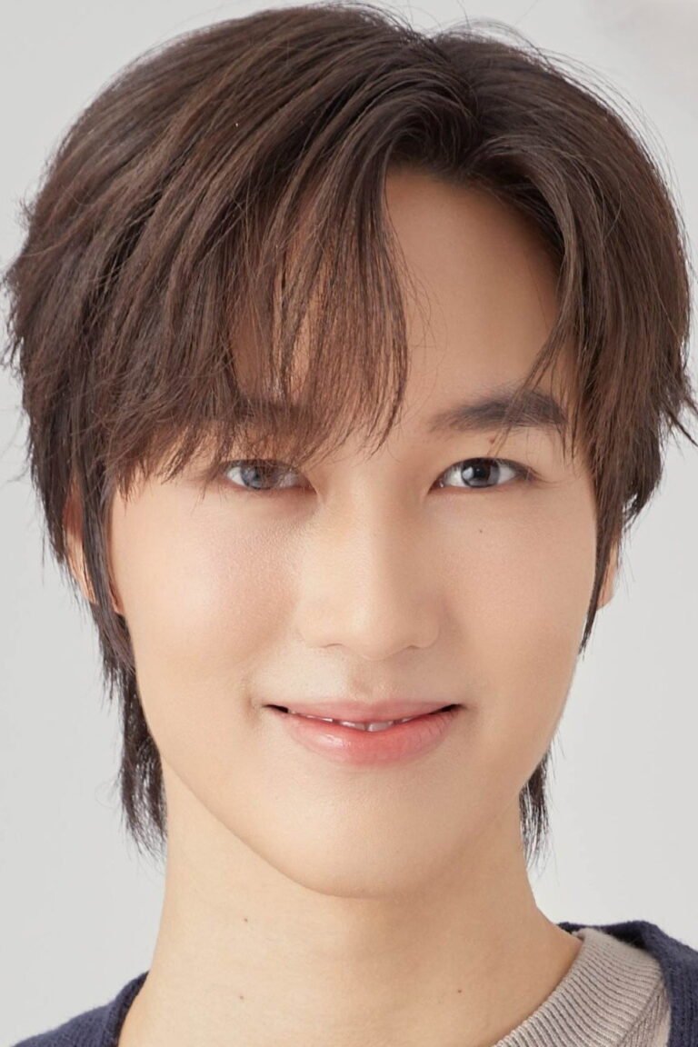 Aun Napat Patcharachavalit, Thai actor, GMMTV, plays Ohm in You Maniac