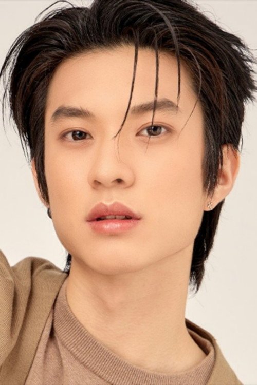Aston Ratiphat Luengvoraphan, the GMMTV actor and model who plays Thara in the Thai BL series WEIRDO-101