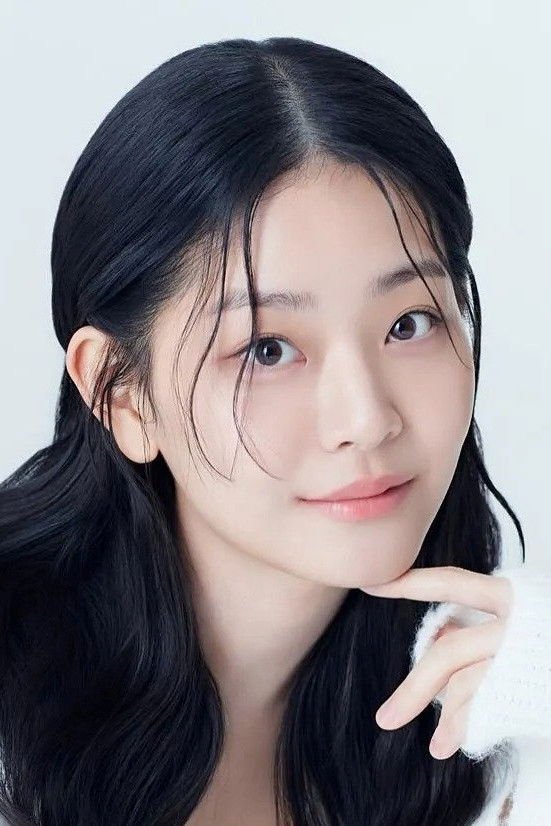 Chung Su-bin, South Korean actress, Friendly Rivalry cast portrait