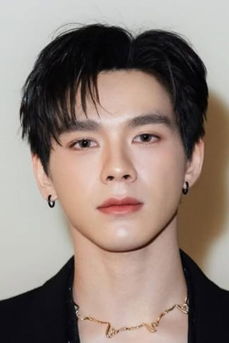 Deam Wutthiphat Rungcharoenareechit official photo - Thai actor, star of Magic Move