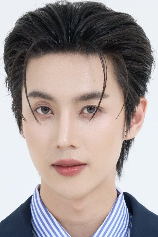 Donut Suppawit Thongyuen official photo - Thai actor, star of Crazy Love, Moo-Moo!