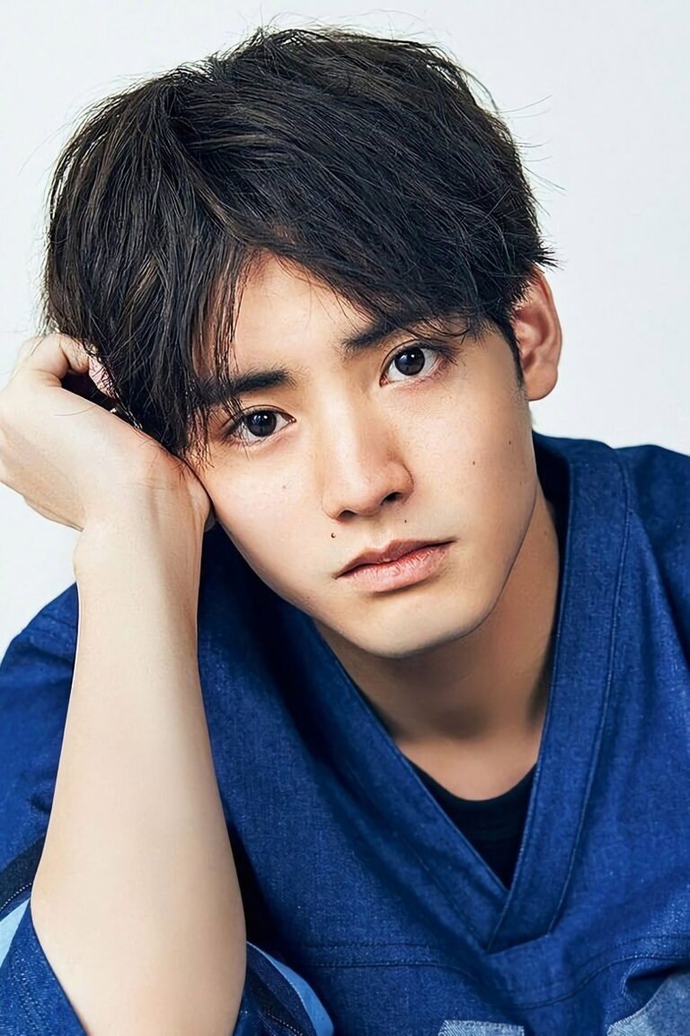 Eiji Akaso official photo - Japanese Tristone Entertainment actor, star of Cherry Magic!, Kamen Rider Build, and Zom 100: Bucket List of the Dead
