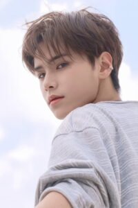 He Jiakai official photo - Chinese actor, star of A Winter Sun Wakes the Wind in Spring Hills' Dream