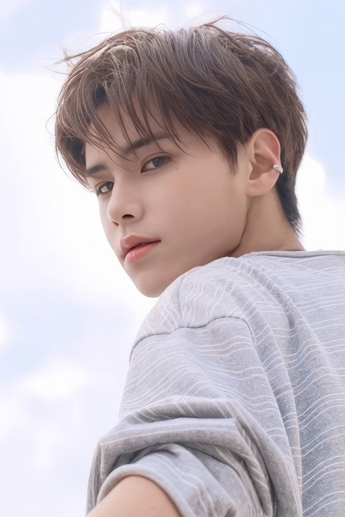 He Jiakai official photo - Chinese actor, star of A Winter Sun Wakes the Wind in Spring Hills' Dream