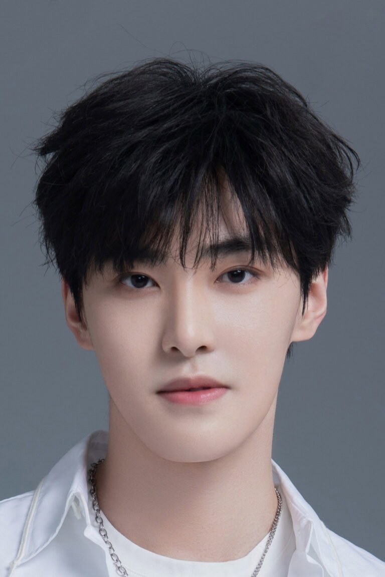 Jia Yi official photo - Chinese actor, star of Lost to You