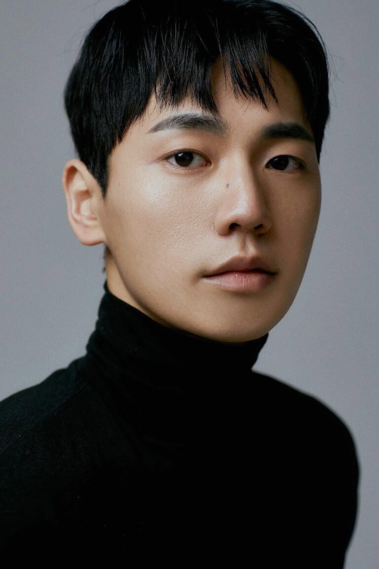 Jung Woo-jae official photo - South Korean actor, star of Love Class