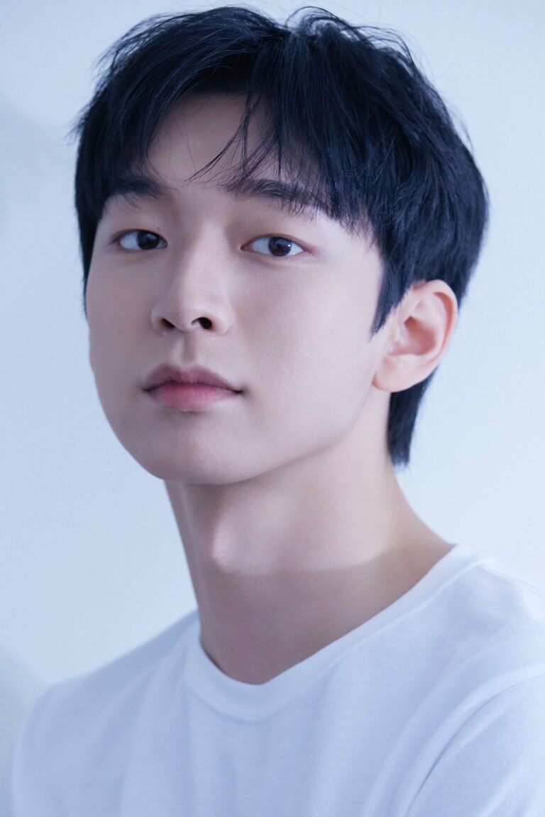 Kim Dong-won official photo - South Korean actor, star of Check In to You