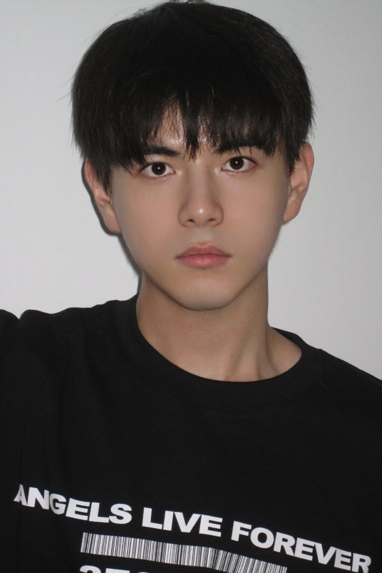 Lyu Sitong official photo - Chinese actor, star of Double Helix