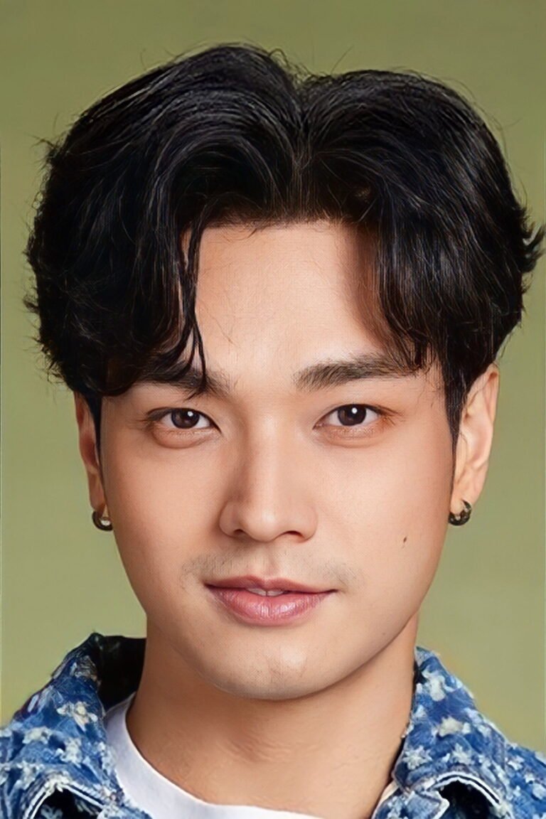 Oab Oabnithi Wiwattanawarang official photo - Thai actor, star of A Dog and a Plane, The Blue Hour