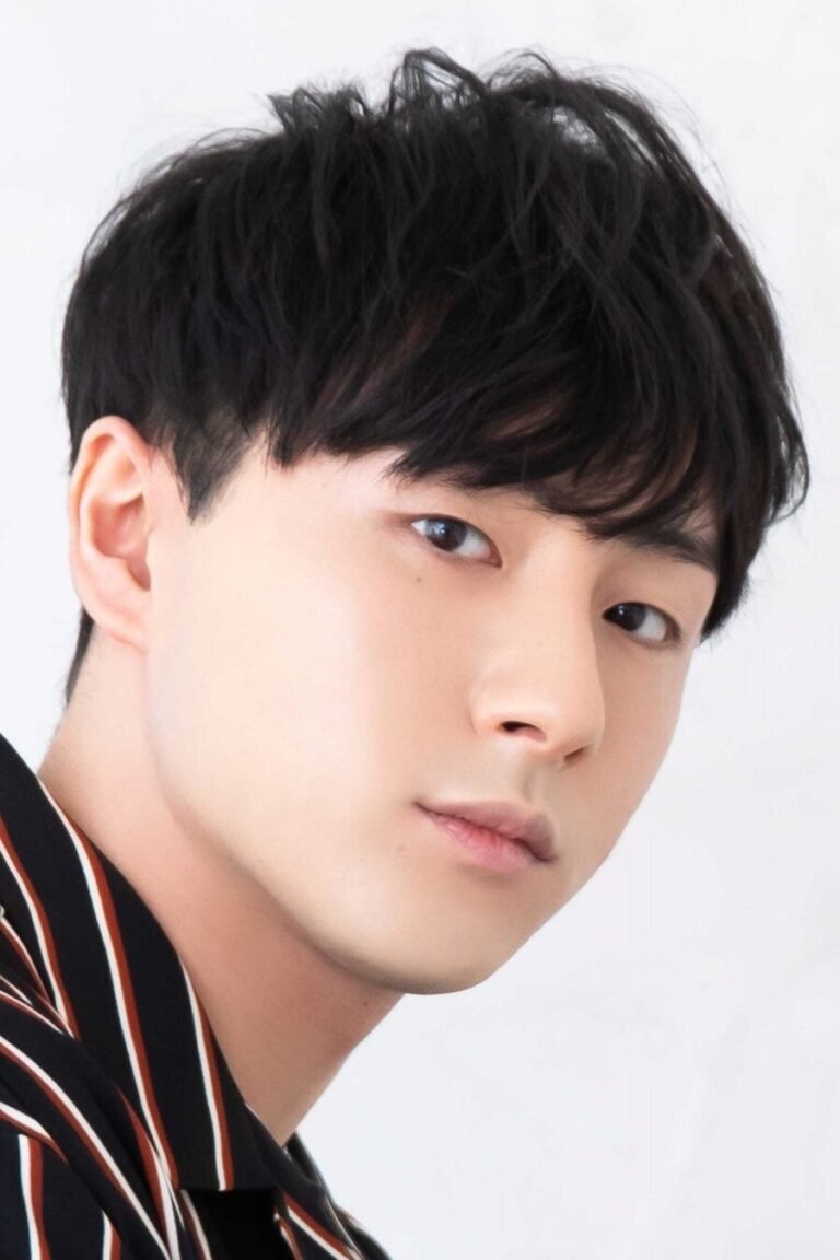 Ryota Suzuki official photo - Japanese DASH ON voice actor, star of the Cherry Magic! anime, Dragon Ball DAIMA, and Tsurune