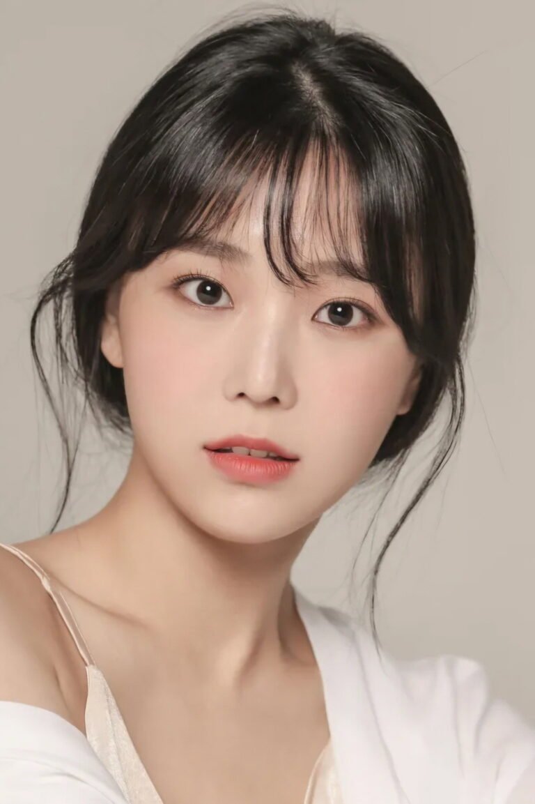 Ryu In-ah official photo - South Korean actress, star of Love Class as Bae Yu-na