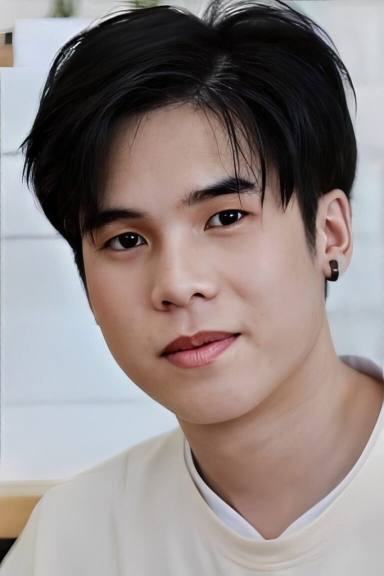 Shino Peraphat Dhanarattananont official photo - Thai actor, star of Magic Move