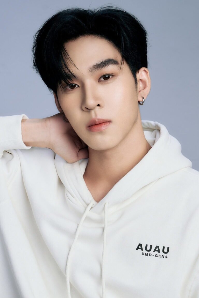 Thanaphum Sestasittikul official photo - Thai actor, star of ChermChey as Tonhon