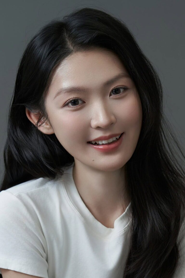 Wang Yuezhi official photo - Chinese actor, star of Journey With You