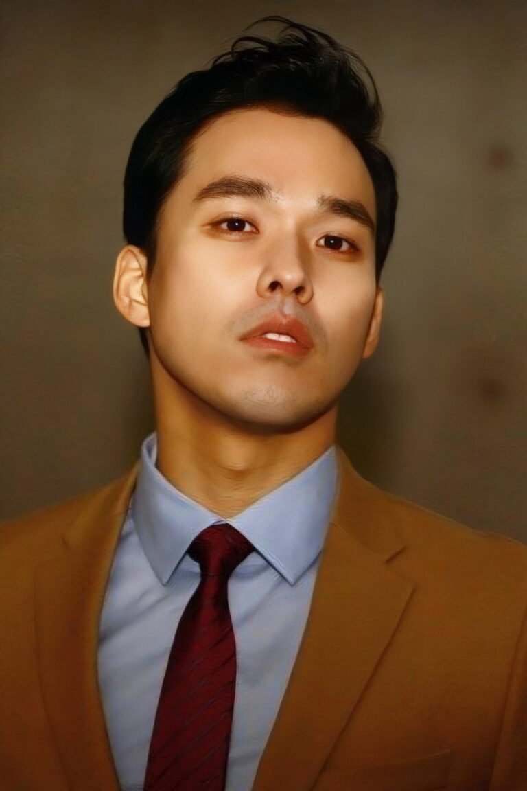 Won Tae-hee official photo - South Korean actor, star of Love Class as Professor Lim