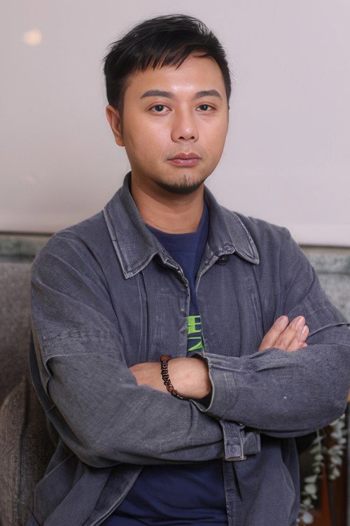 Yu Jhi-han, the Taiwanese director and screenwriter of the BL series Connecting to You