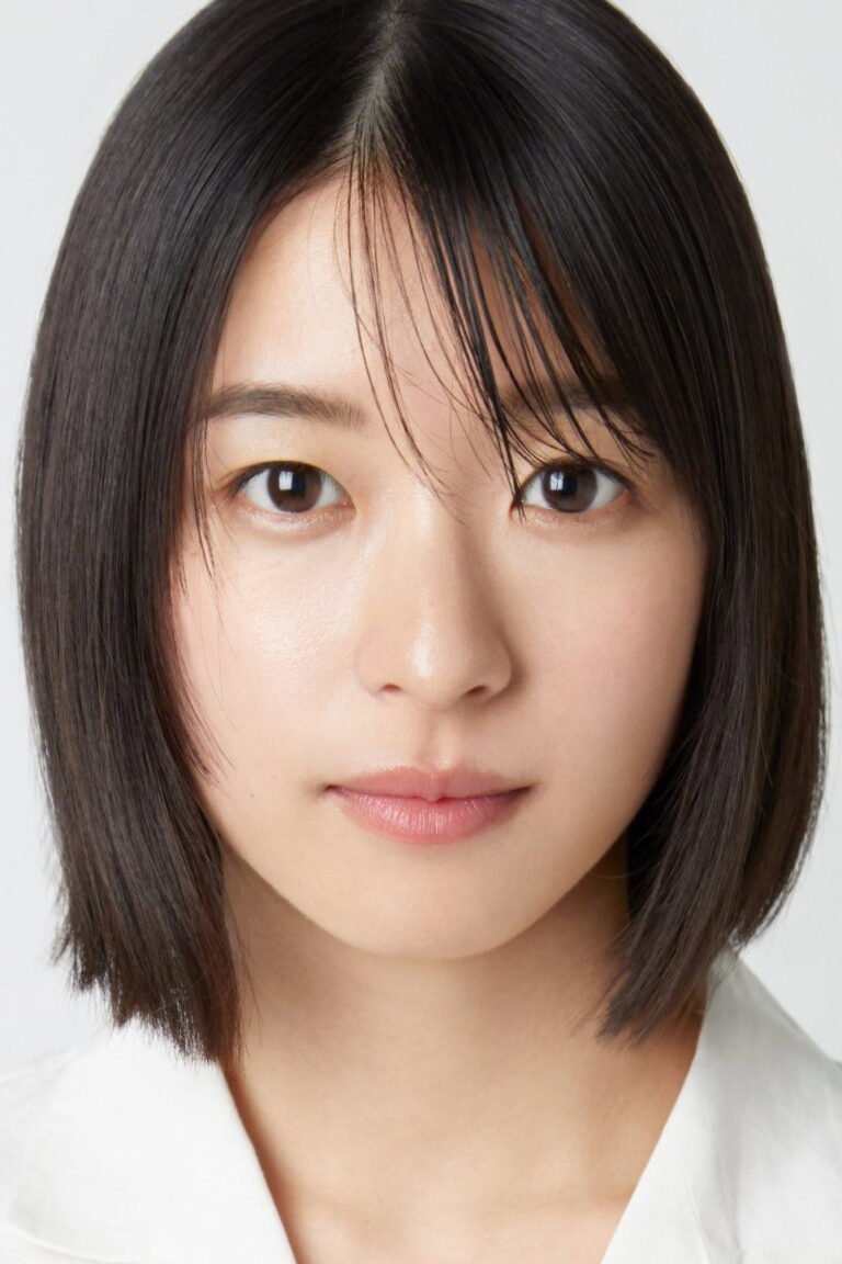 Yui Narumi official photo - Japanese FLaMme actress, star of The Boy and I Who Will Break Up in 100 Days