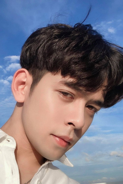 Portrait photograph of Vietnamese actor Nguyen Ba Vinh
