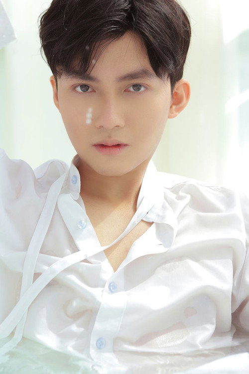 Portrait photograph of Vietnamese actor Thai Thanh Nhan