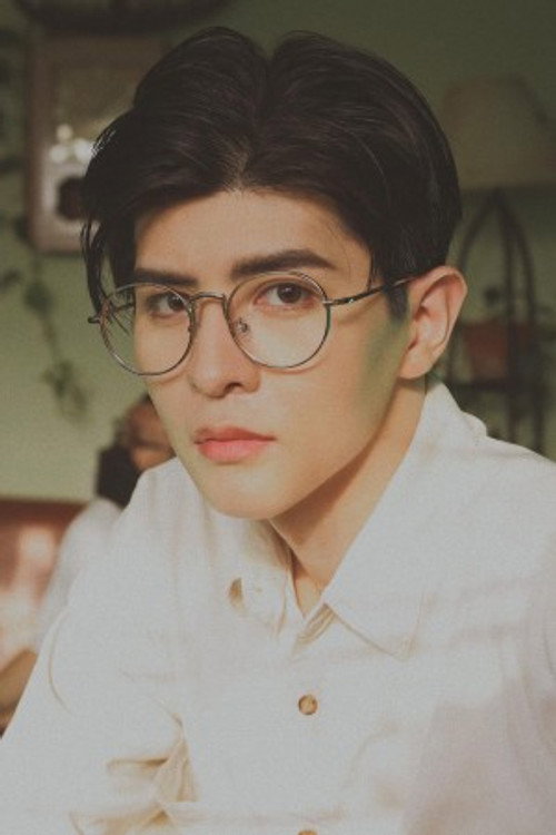 Portrait photograph of Vietnamese actor Vuong Thien Hac