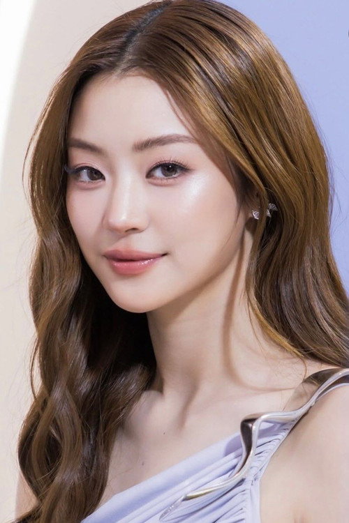 Miu Natsha Taechamongkalapiwat, Thai actress